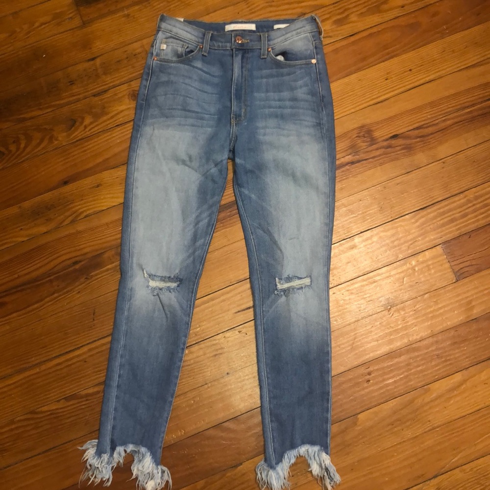 NWOT Light wash w/ a fringe bottom